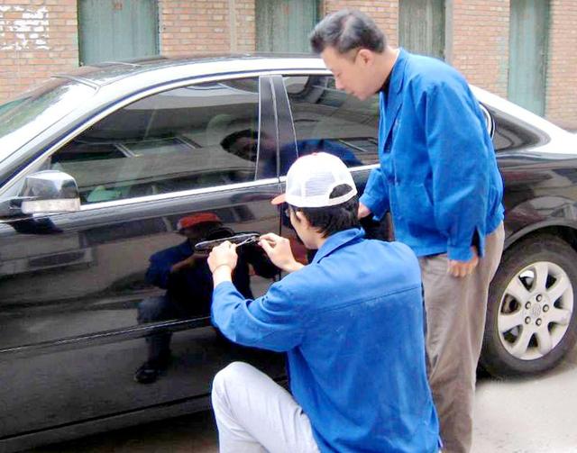 额济纳旗开锁公司：车钥匙坏了怎么办